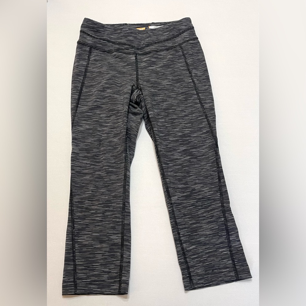 Lucy PowerMax Hatha Capri Legging Heathered Gray Size Small Women Yoga Pants